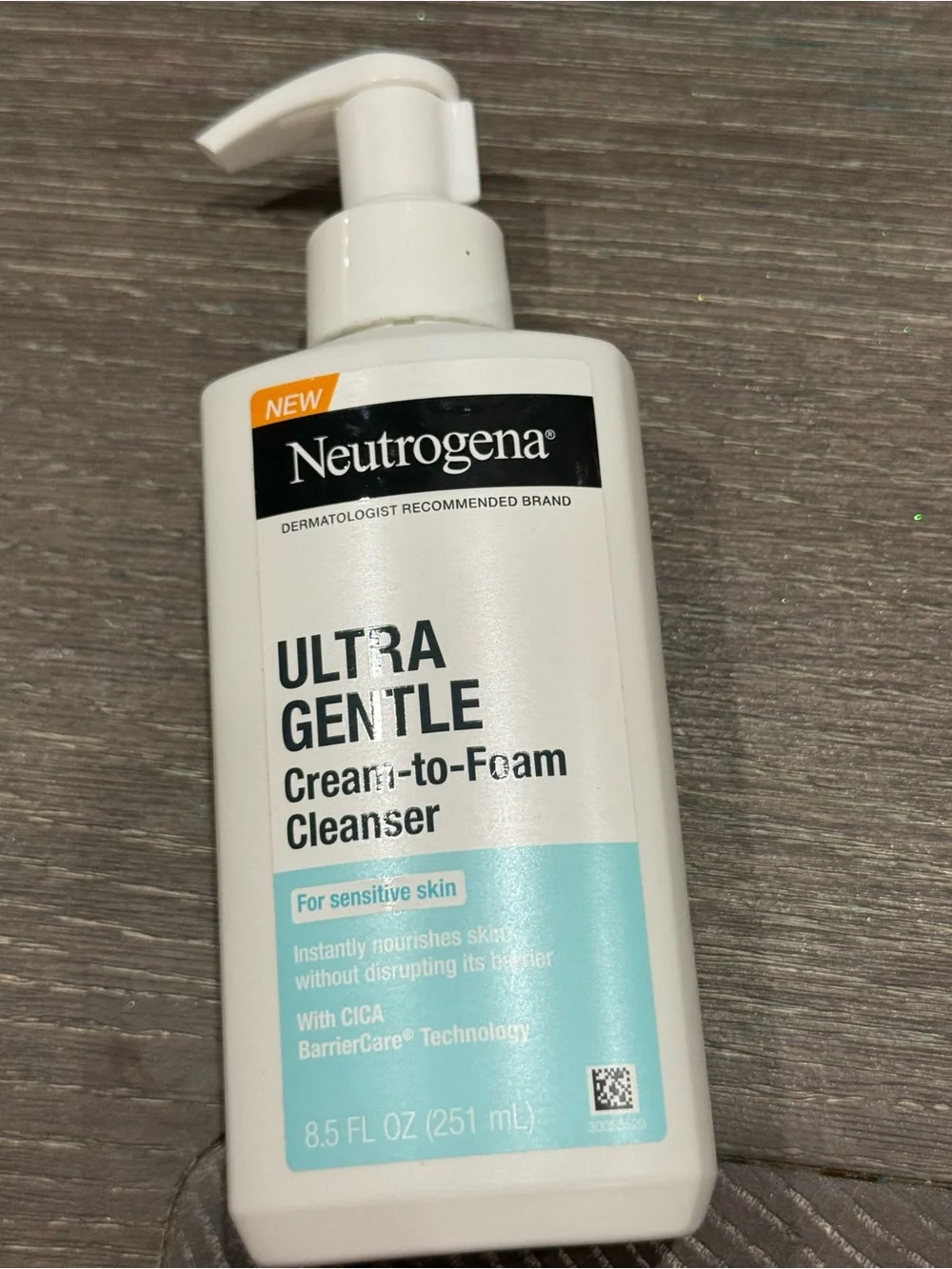 NWT Neutrogena Ultra Gentle Cream-to-Foam Cleanser for sensitive skin 8 fl oz